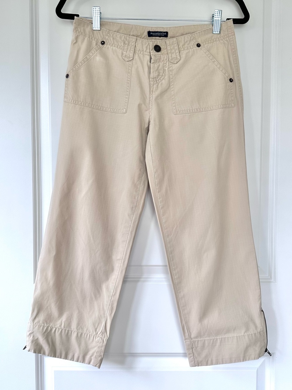 Vintage 2000’s Abercrombie & Fitch Khaki Cropped Pants